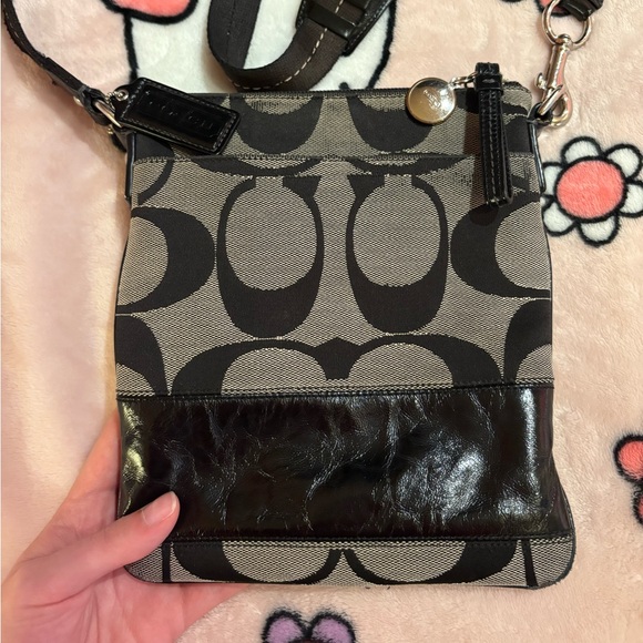 Iconic Coach Crossbody Bag - Picture 2 of 13